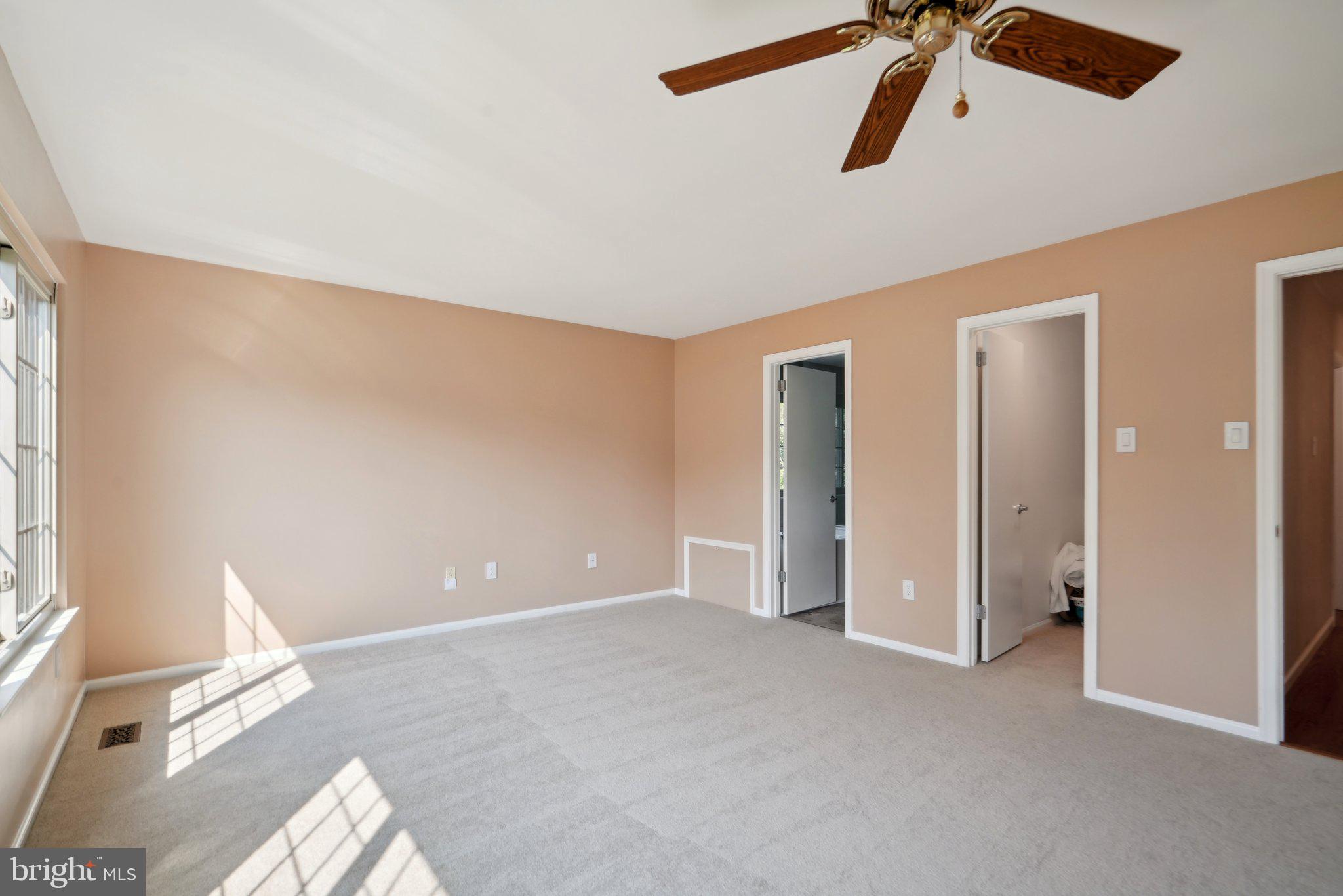 372 Pondview Dr