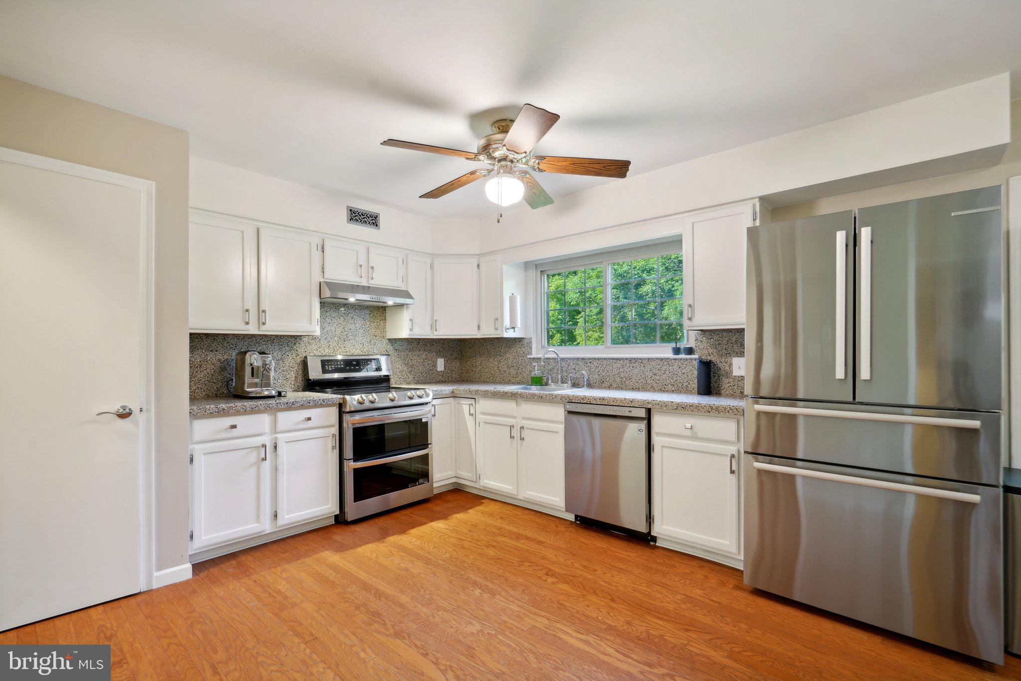 372 Pondview Dr
