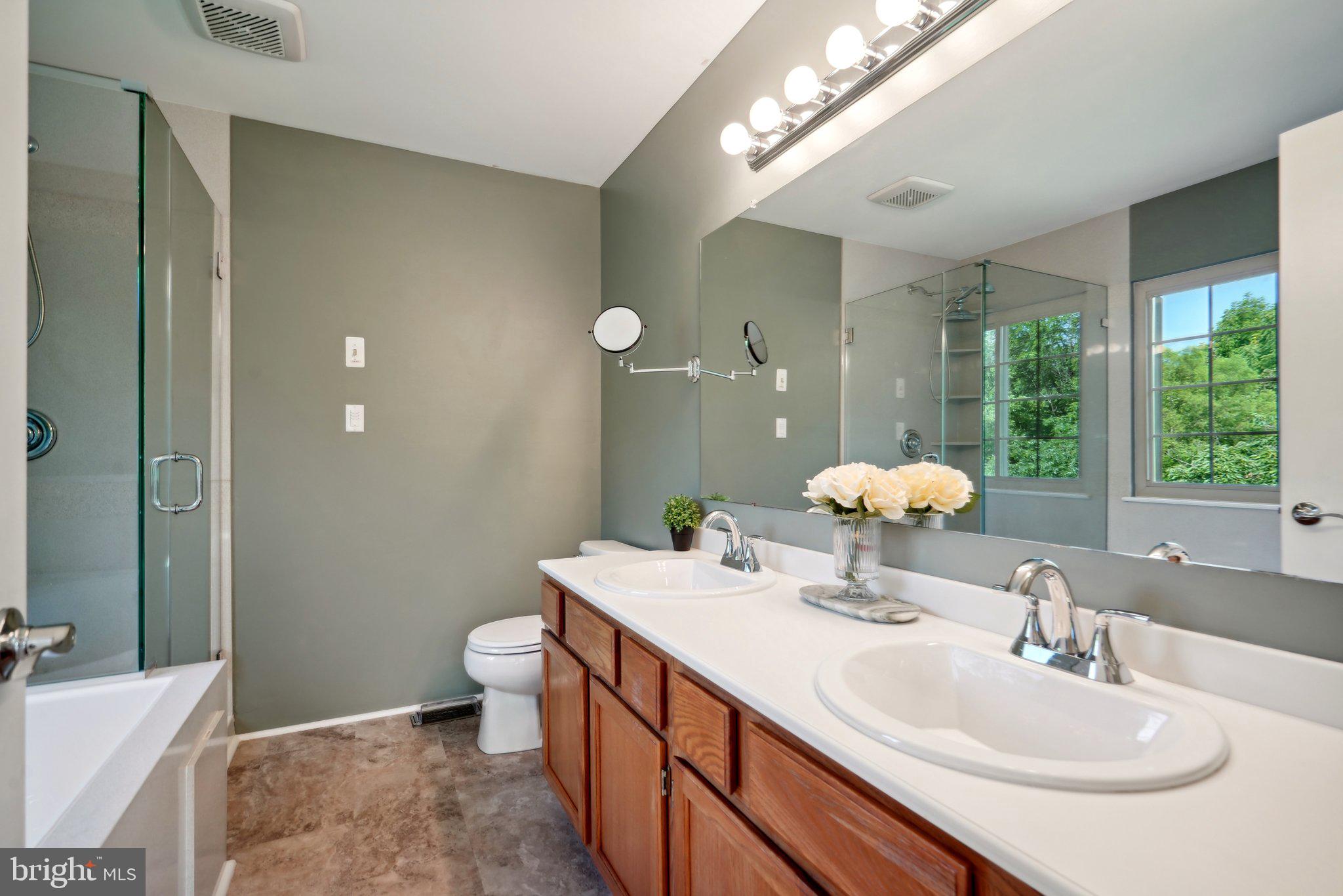 372 Pondview Dr