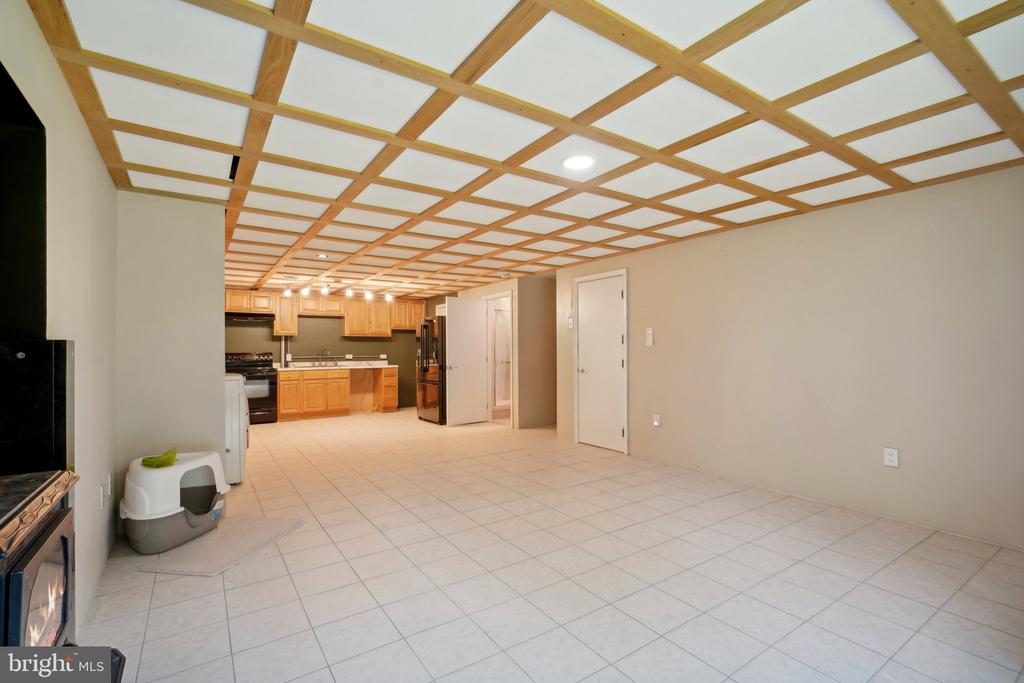 372 Pondview Dr