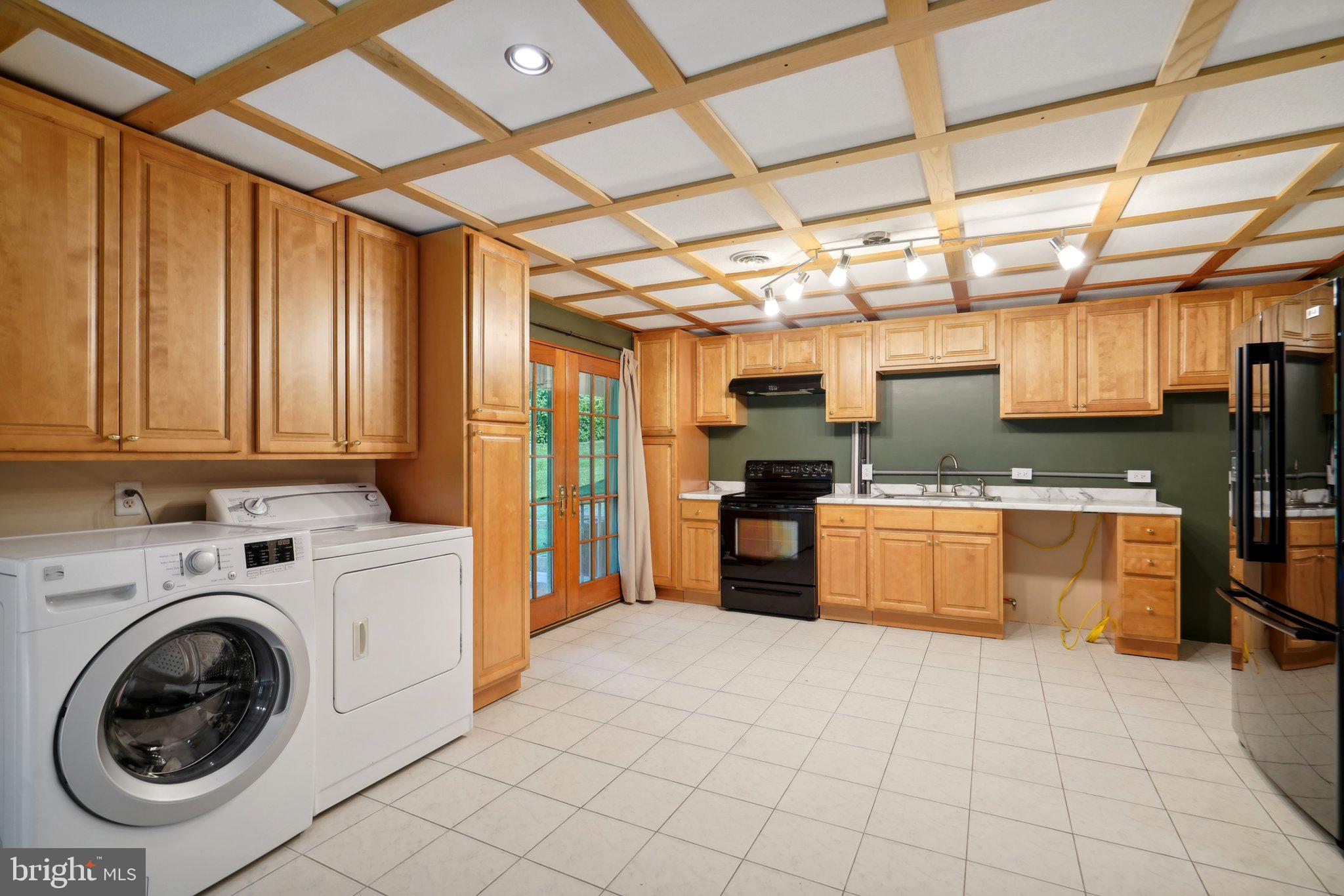 372 Pondview Dr