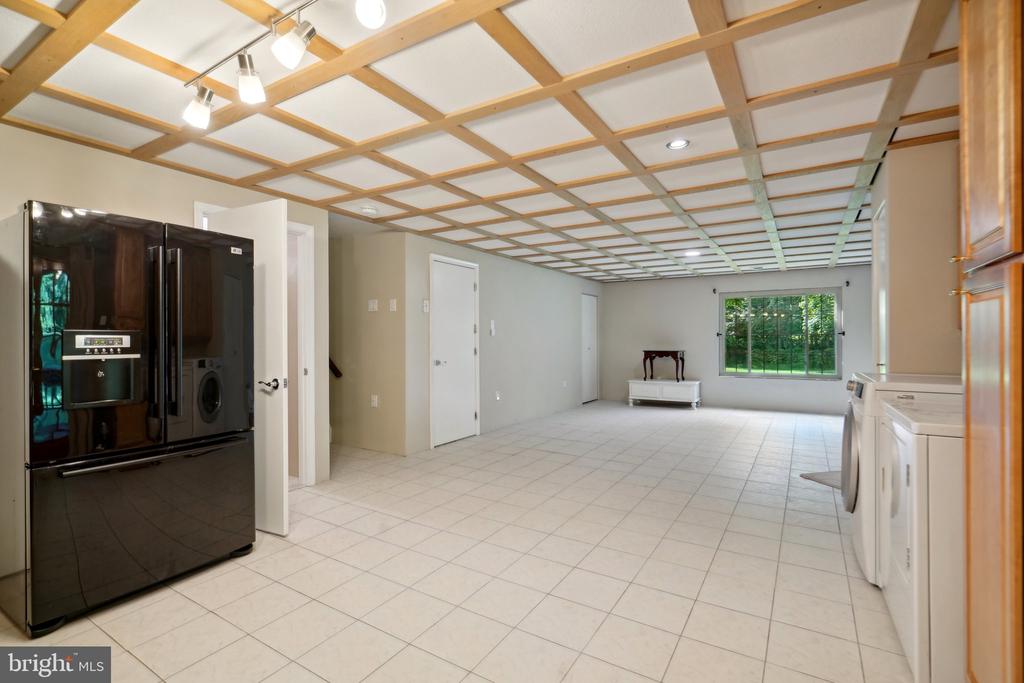 372 Pondview Dr