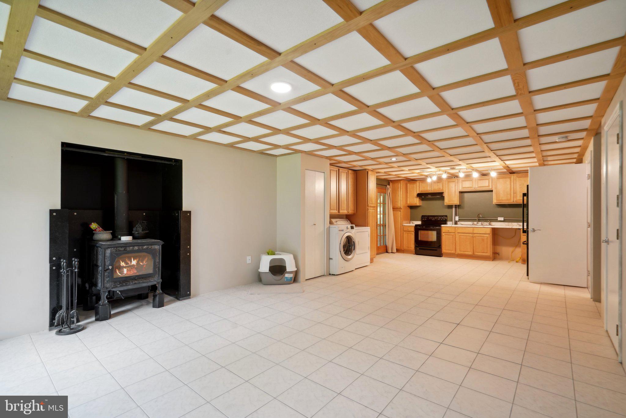 372 Pondview Dr