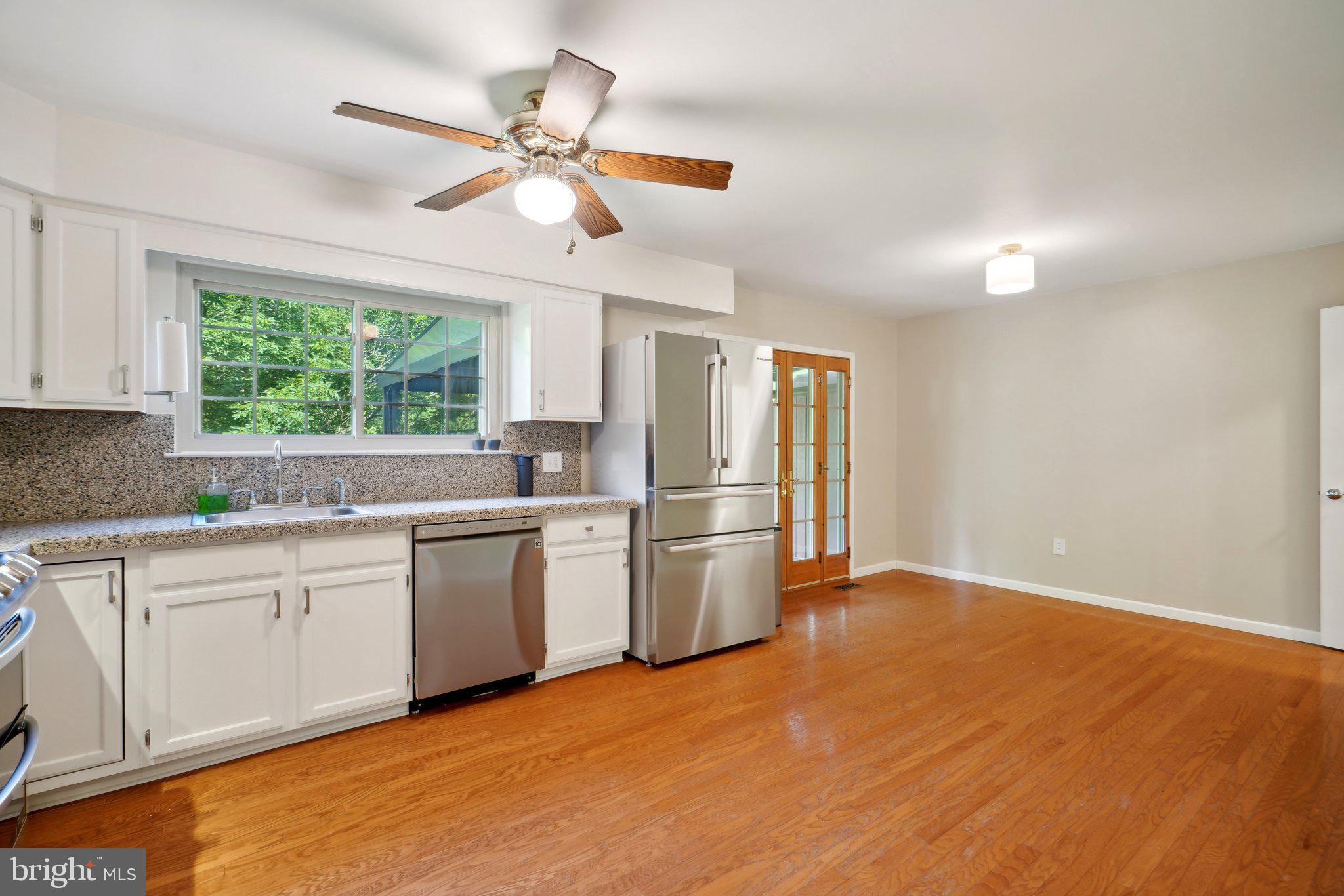 372 Pondview Dr