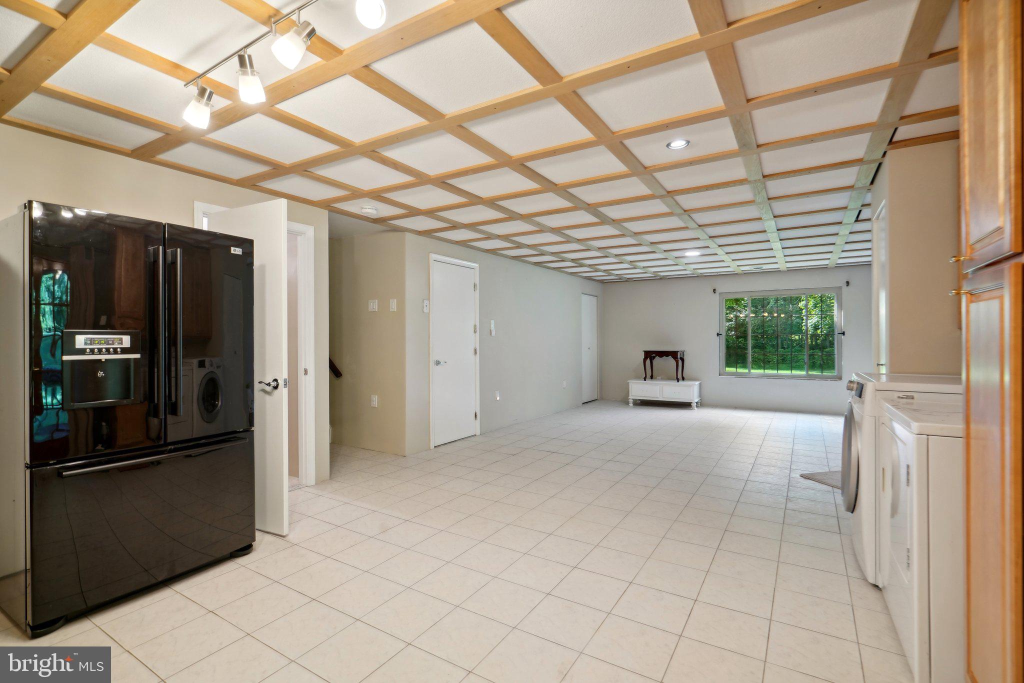 372 Pondview Dr