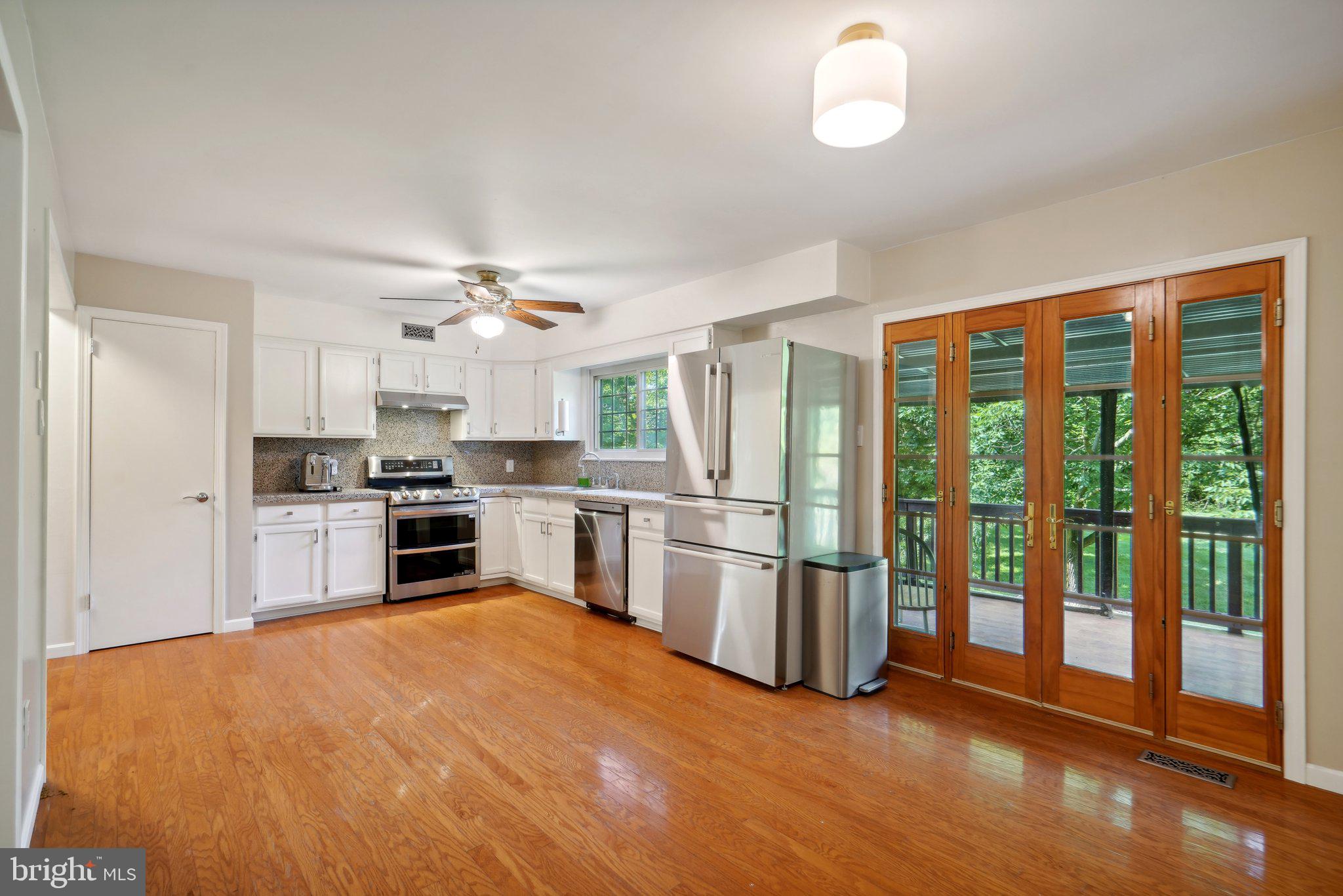 372 Pondview Dr