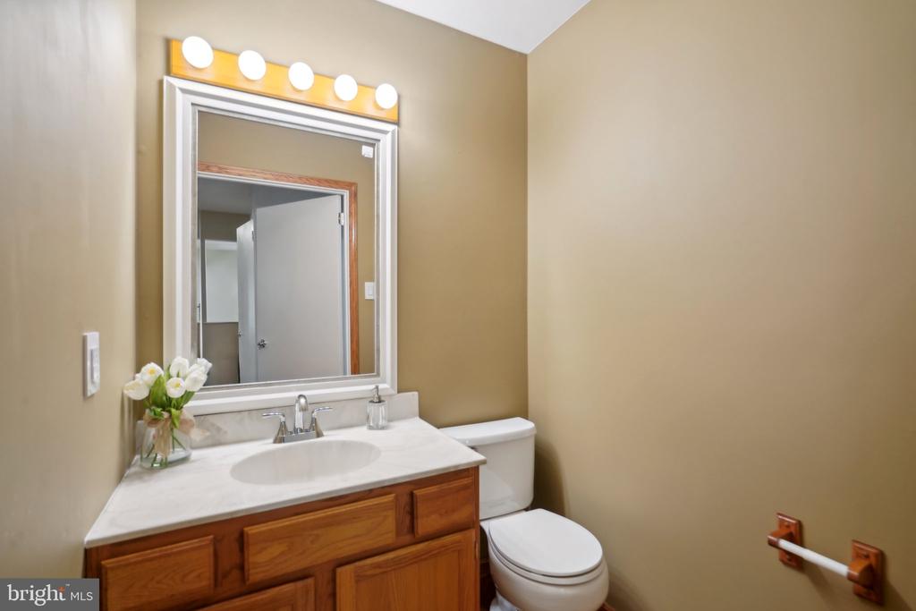 372 Pondview Dr
