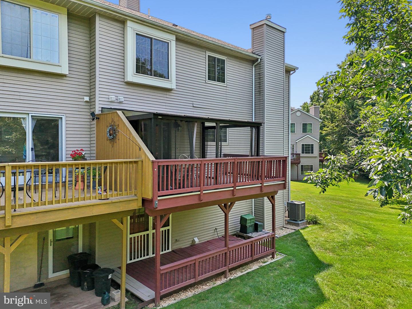 372 Pondview Dr
