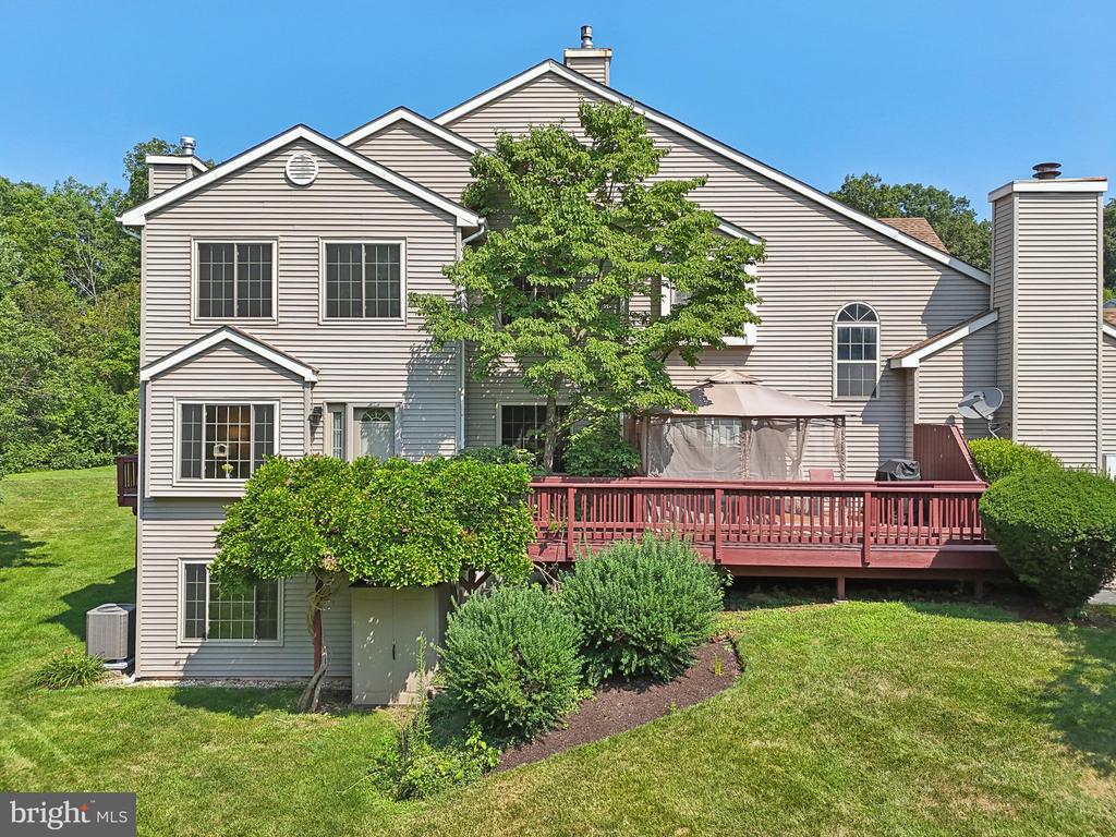 372 Pondview Dr