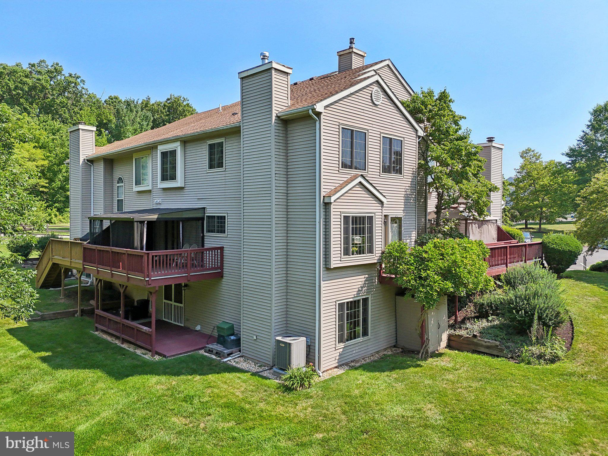 372 Pondview Dr