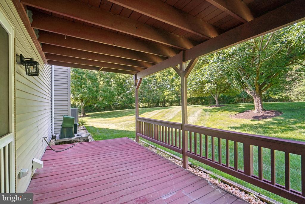 372 Pondview Dr