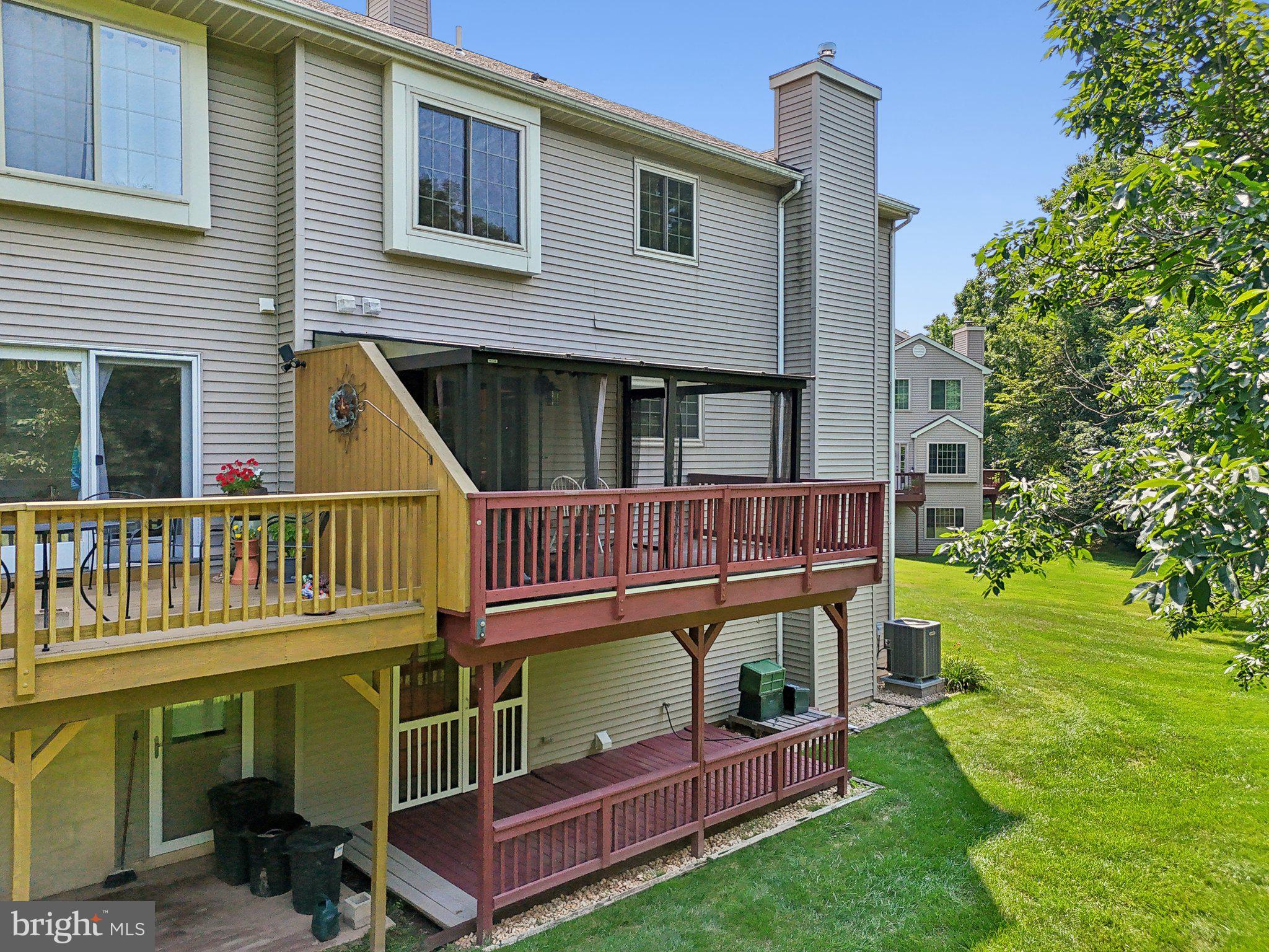 372 Pondview Dr