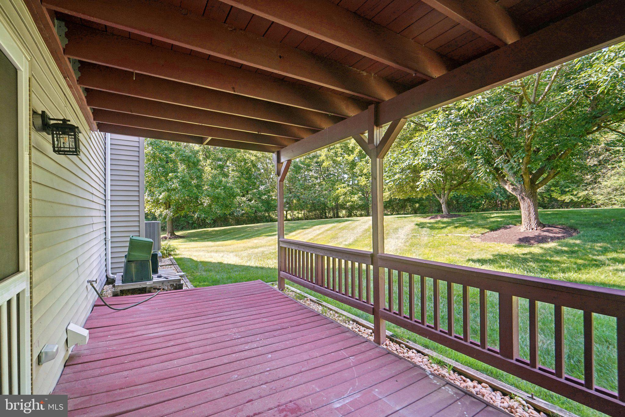 372 Pondview Dr