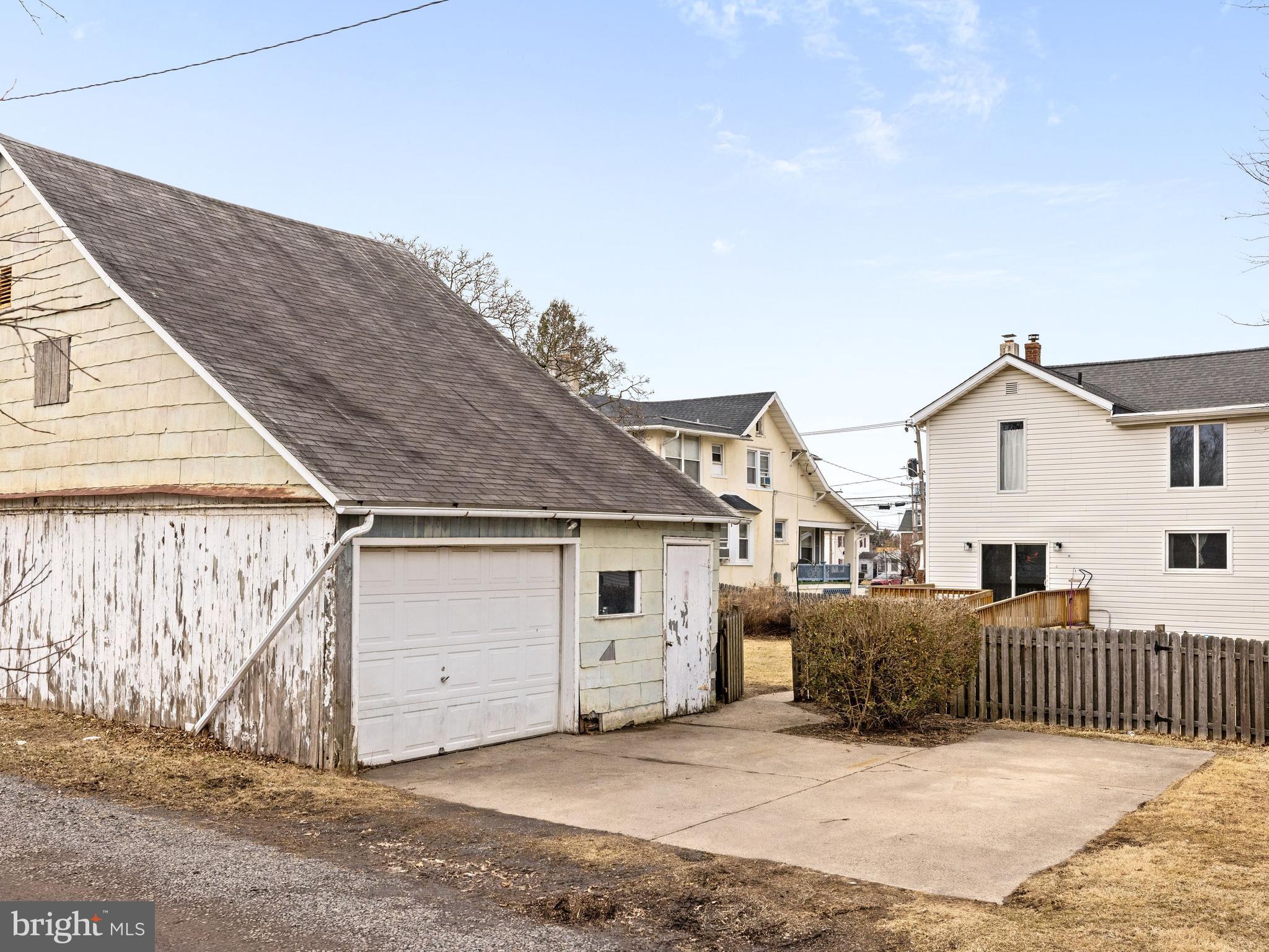 527 Walnut St