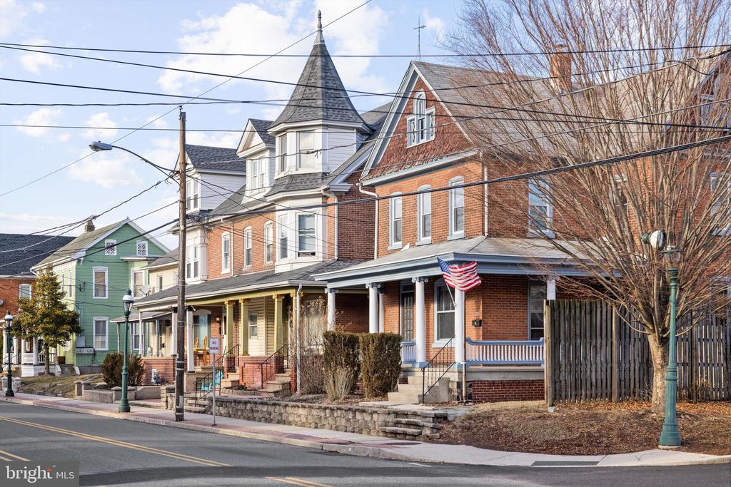 326 Main St