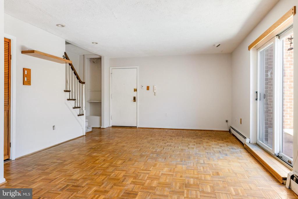 222 E Montgomery Ave #207