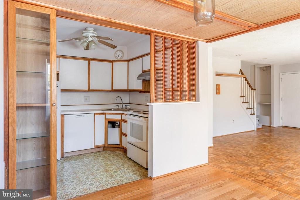 222 E Montgomery Ave #207