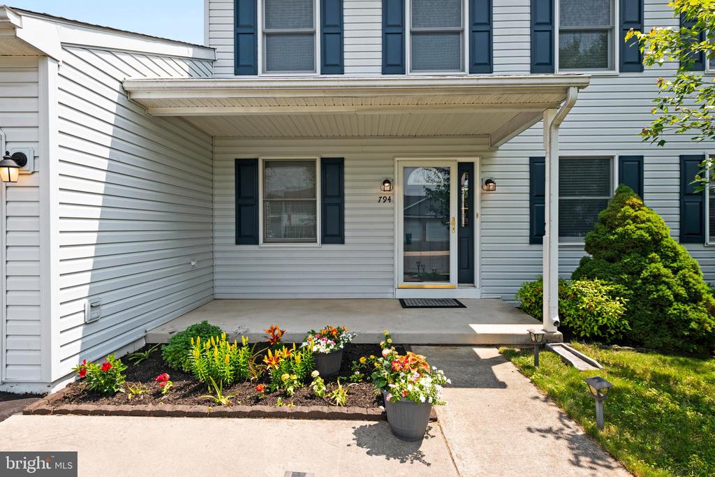 794 Hunter Dr