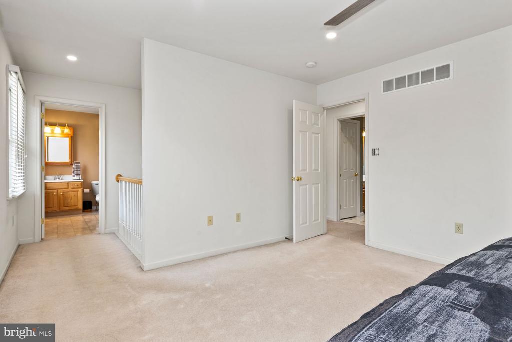 794 Hunter Dr