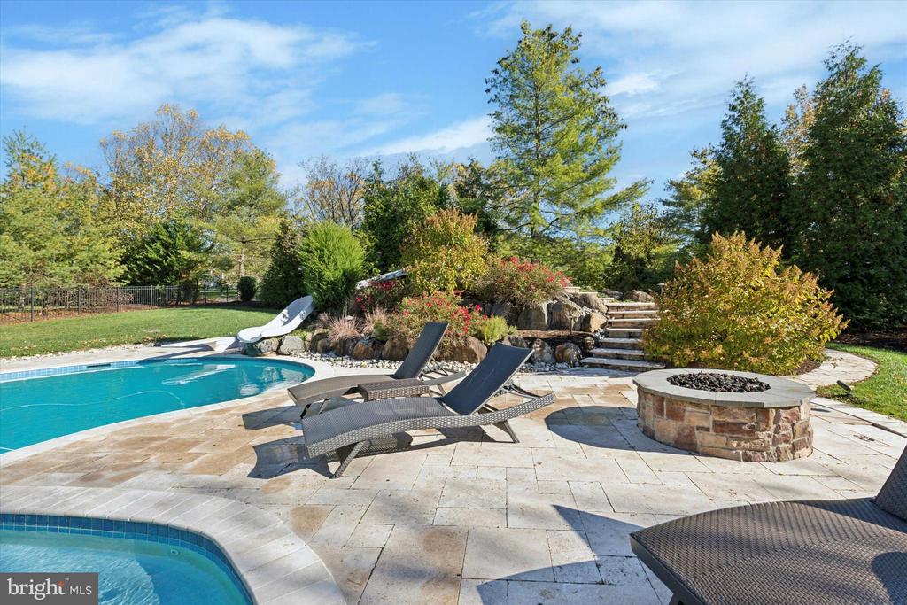 205 AMOUR CIRCLE