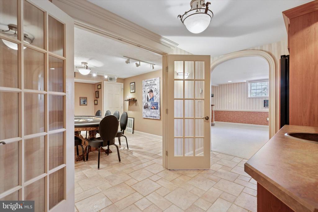 205 AMOUR CIRCLE