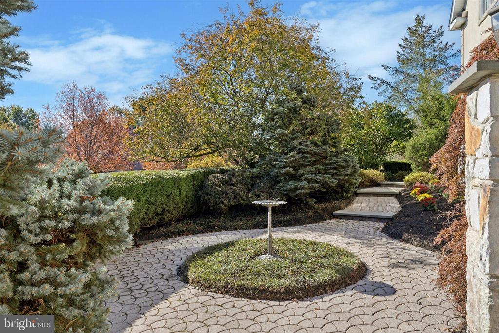 205 AMOUR CIRCLE