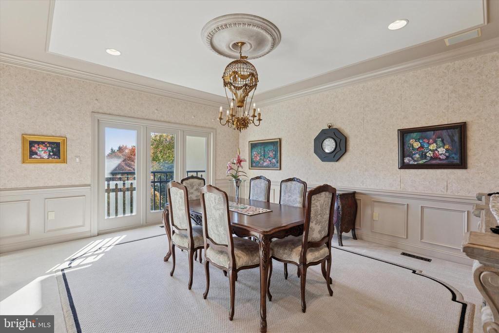 205 AMOUR CIRCLE