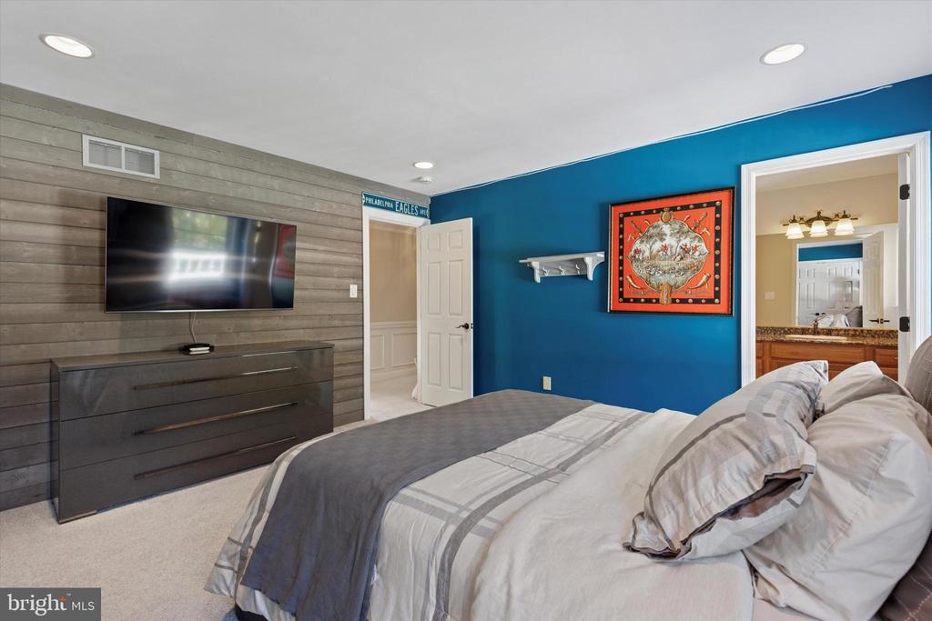 205 AMOUR CIRCLE
