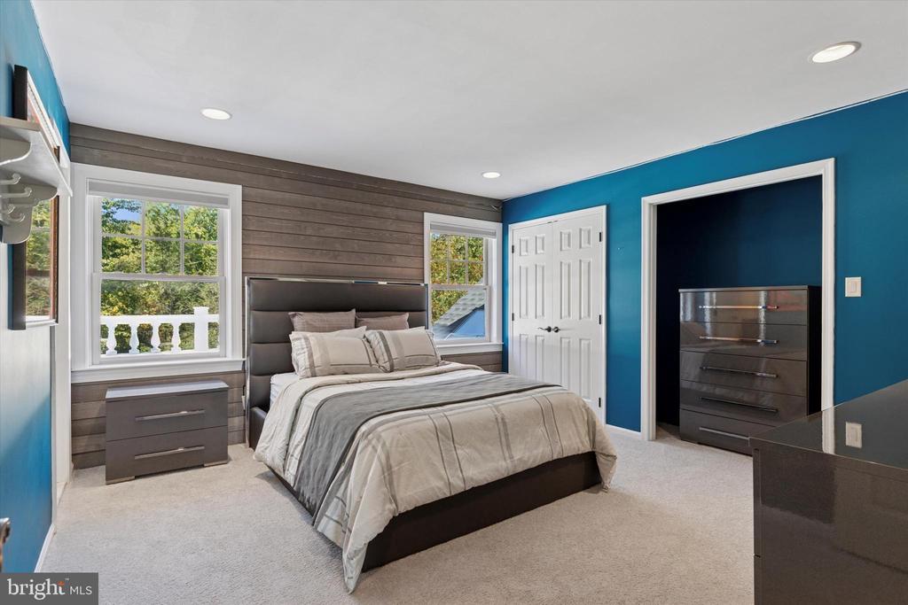 205 AMOUR CIRCLE
