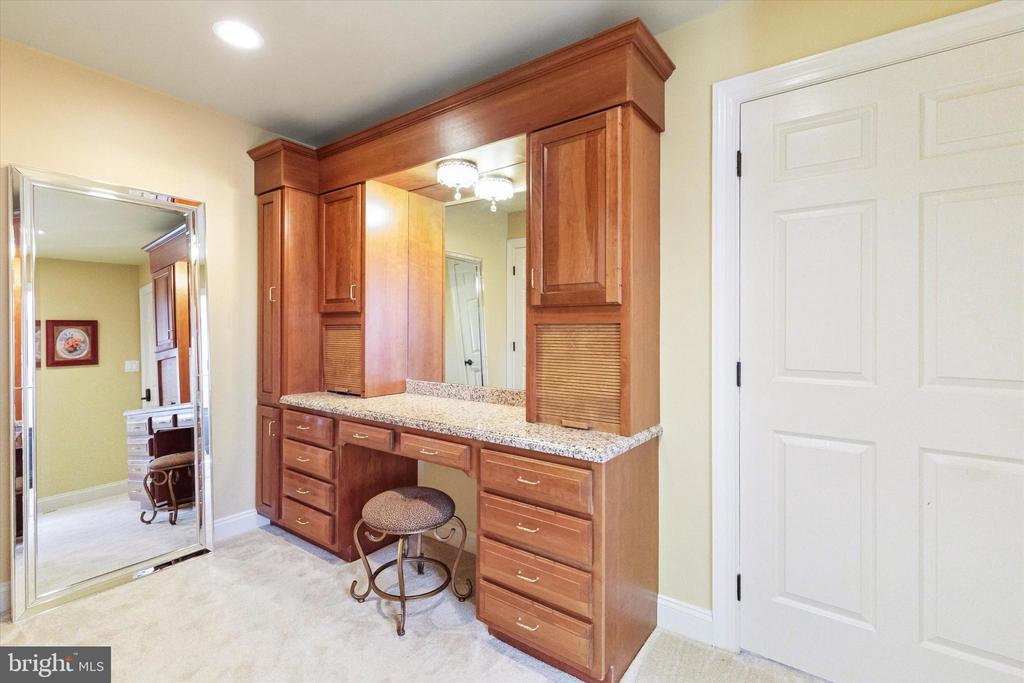 205 AMOUR CIRCLE