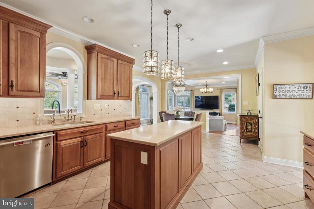 205 AMOUR CIRCLE