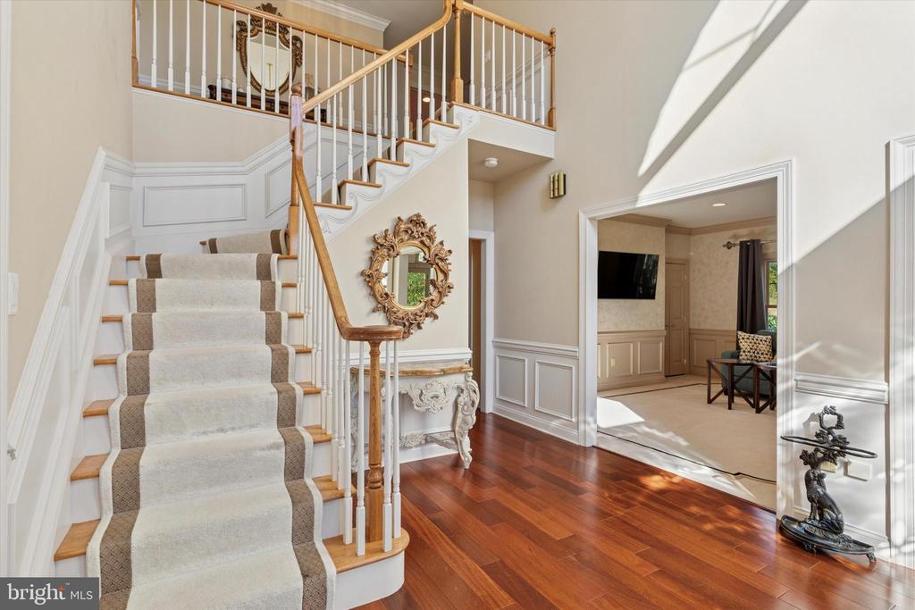 205 AMOUR CIRCLE