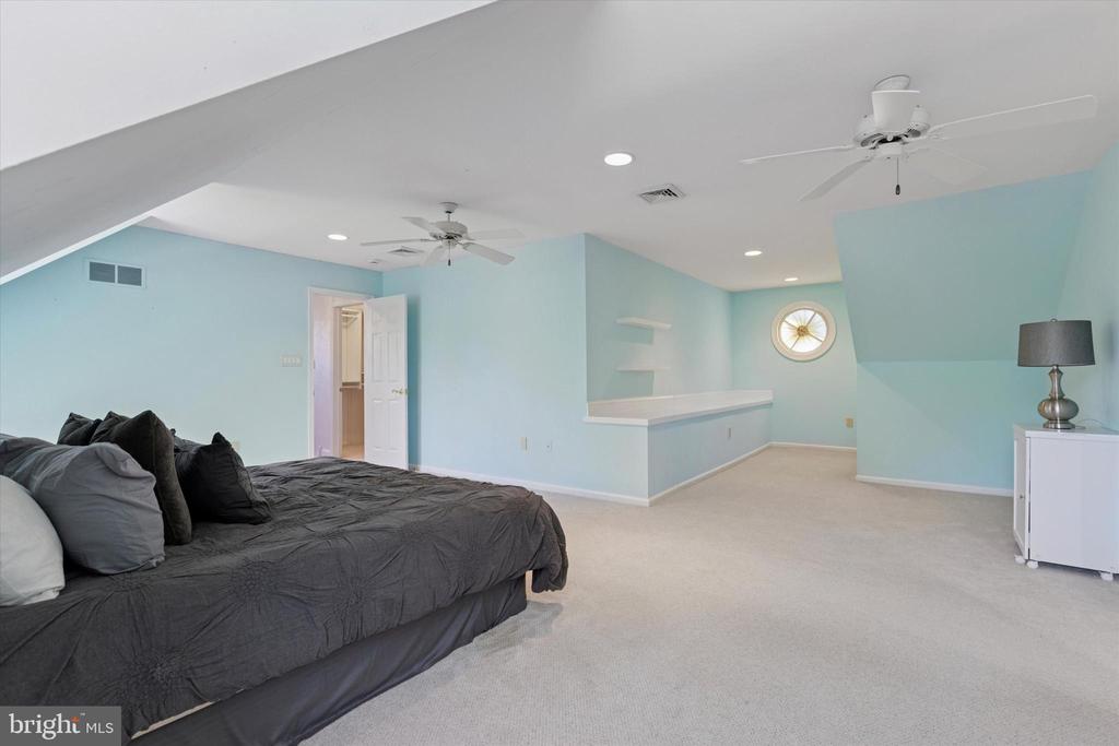 205 AMOUR CIRCLE