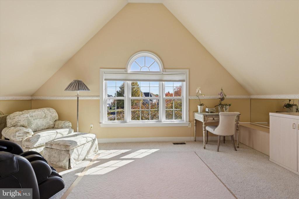 205 AMOUR CIRCLE