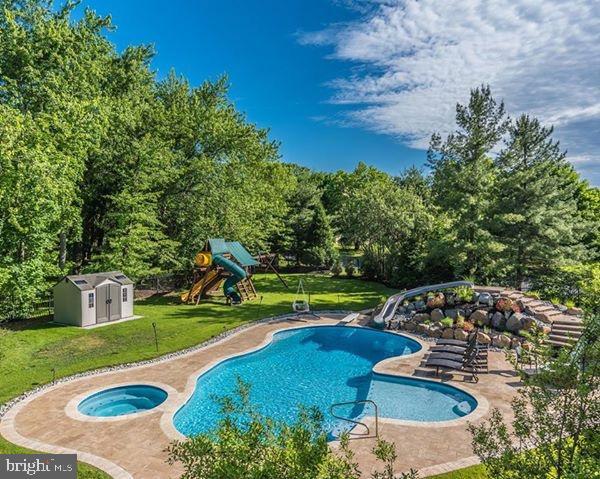 205 AMOUR CIRCLE