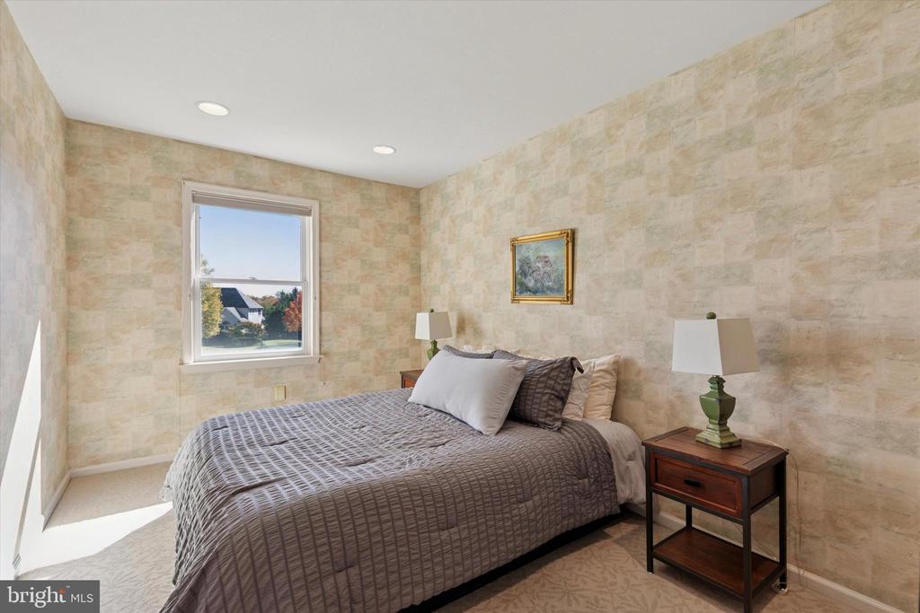 205 AMOUR CIRCLE