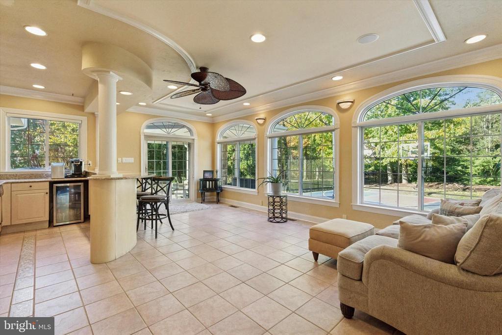 205 AMOUR CIRCLE