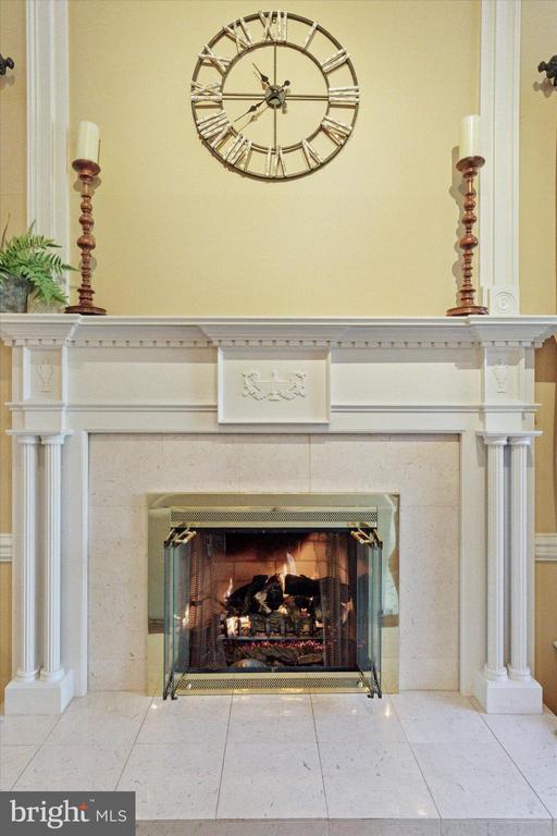 205 AMOUR CIRCLE