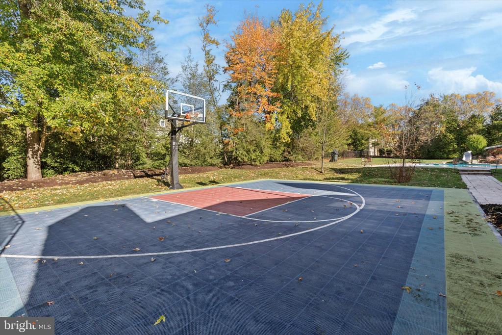 205 AMOUR CIRCLE