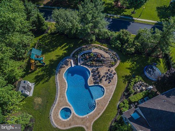 205 AMOUR CIRCLE