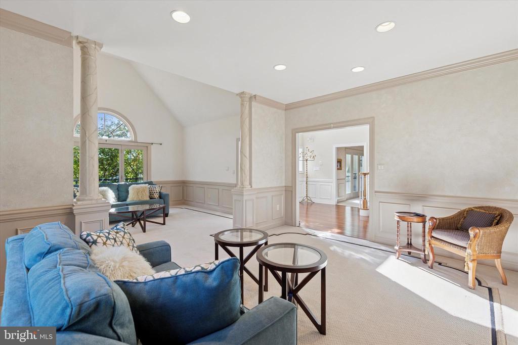 205 AMOUR CIRCLE