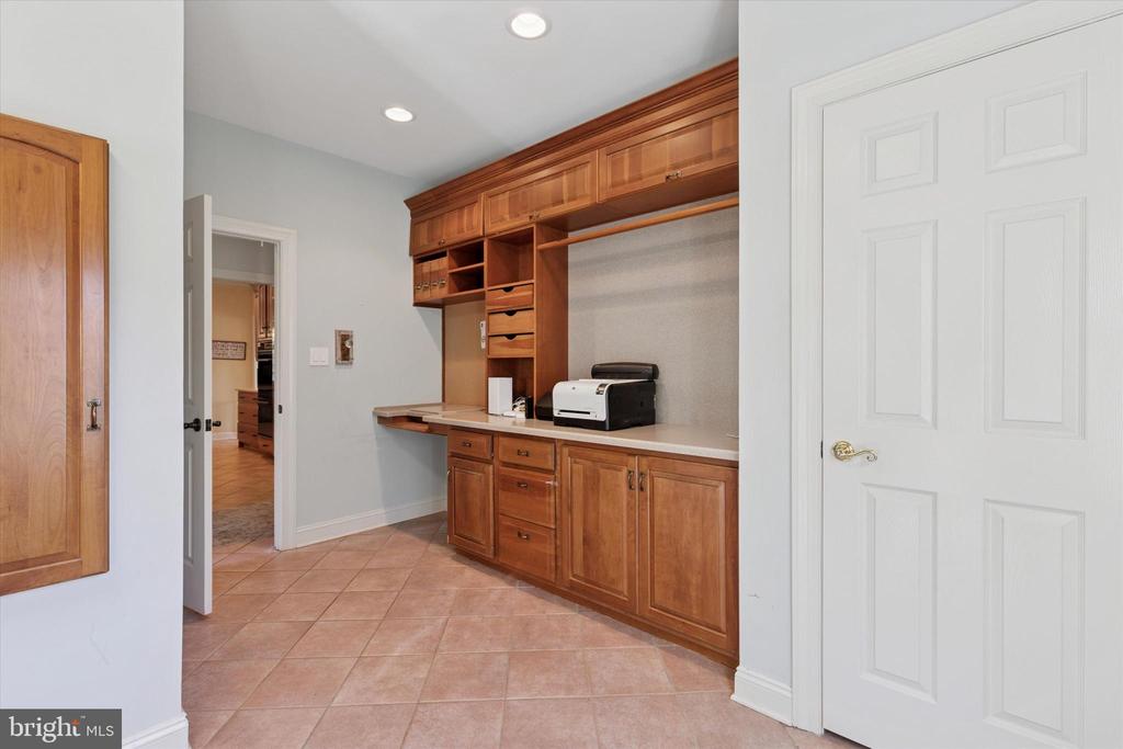 205 AMOUR CIRCLE