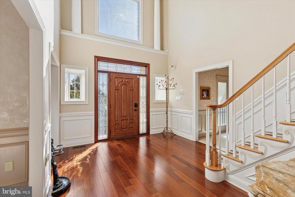 205 AMOUR CIRCLE