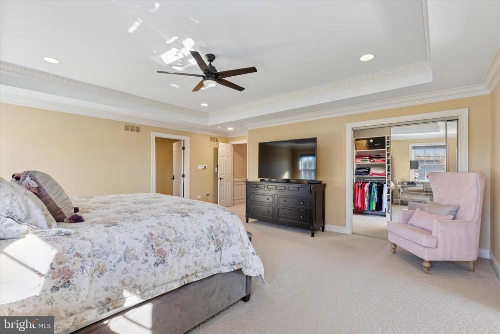 205 AMOUR CIRCLE