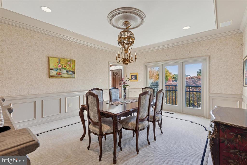 205 AMOUR CIRCLE