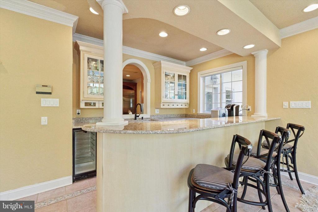 205 AMOUR CIRCLE
