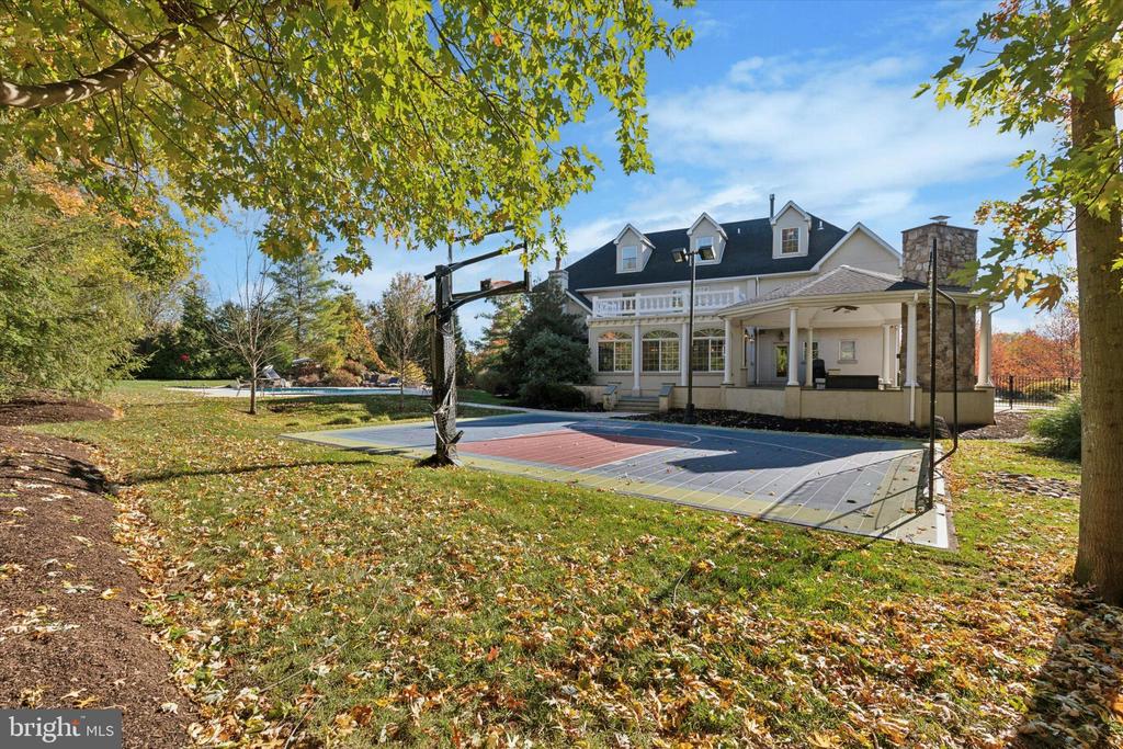 205 AMOUR CIRCLE