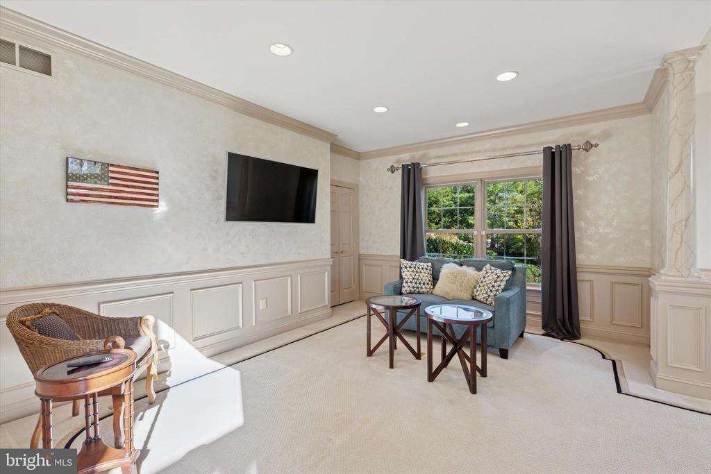 205 AMOUR CIRCLE