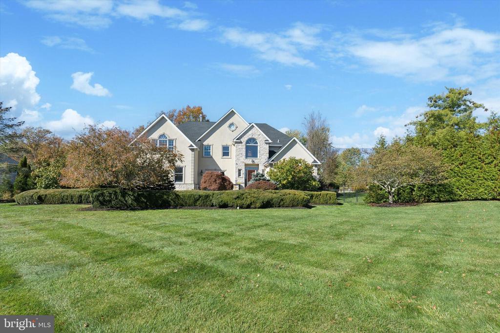 205 AMOUR CIRCLE