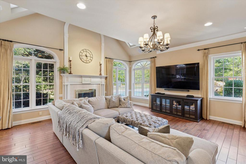 205 AMOUR CIRCLE
